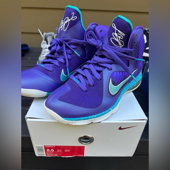 Nike LeBron Summit 2012 Lake Hornets Purple Basketball Men's US 8.5 469764-500 - Picture 1 of 8